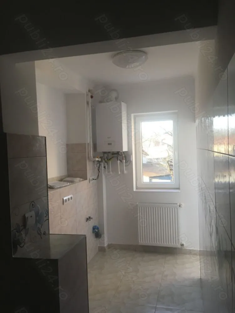 BRASADAS vinde ap 3 cam RENOVAT etaj 1/4 zona 14 Mai. - Agenția imobiliara BRASADAS vinde apartament cu 3 camere la etajul 1/4 recent renovat tot intreriorul este nou ! Geam termopan , parchet,centrală . merita văzut! Carter foarte liniștit magazine ,stație autobuz la 5 minute ! www.brasadas.com.