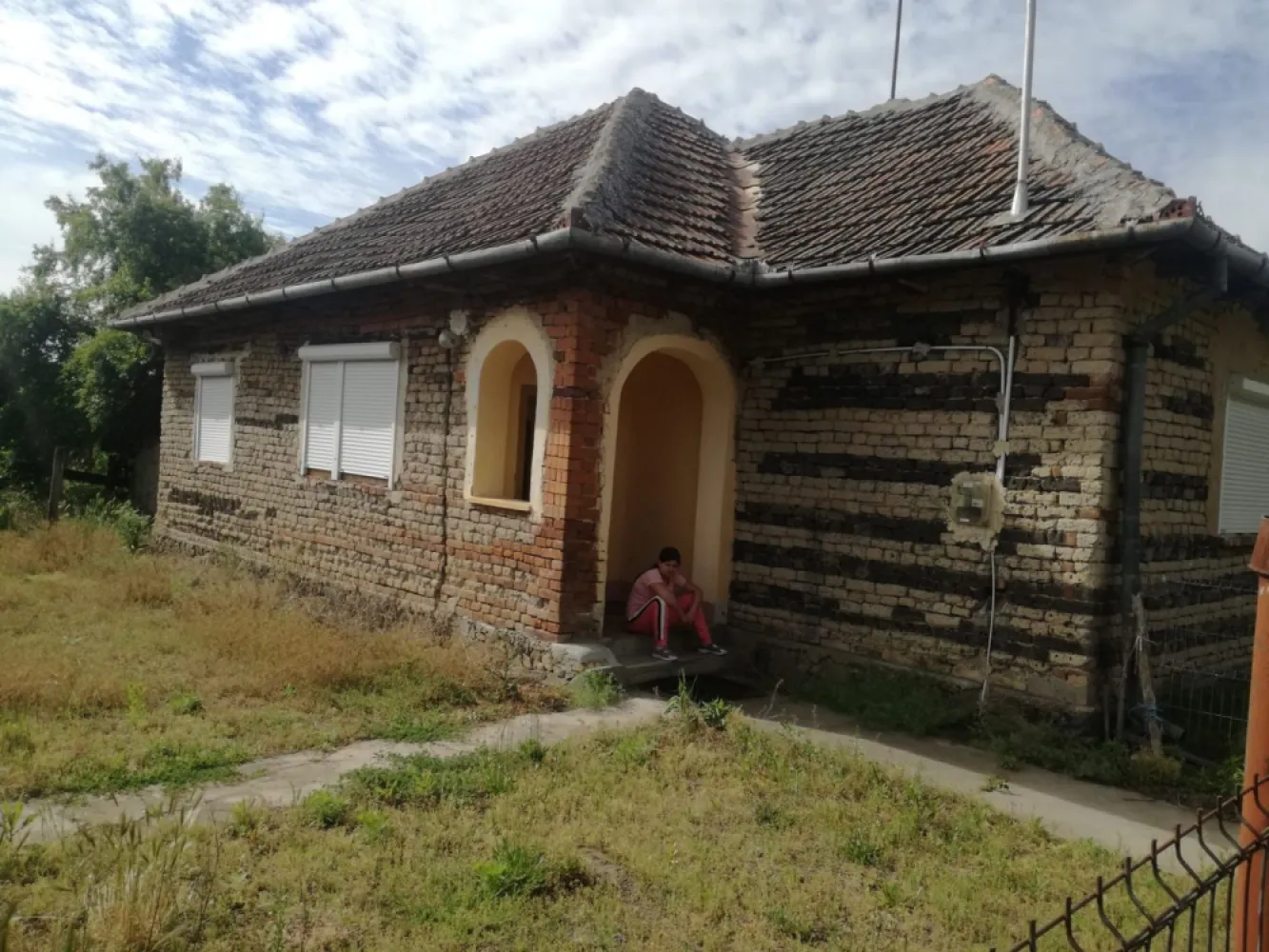 Ag BRASADAS vinde casa LOCUIBILA 3 cam teren 5.000 mp HOREA. - Agenția BRASADAS vinde casa individuala cu 3 camere si teren aferent de 5.000 mp. în localitatea Horea din județul Satu Mare. Casa este LOCUIBILA. www.brasadas.com.