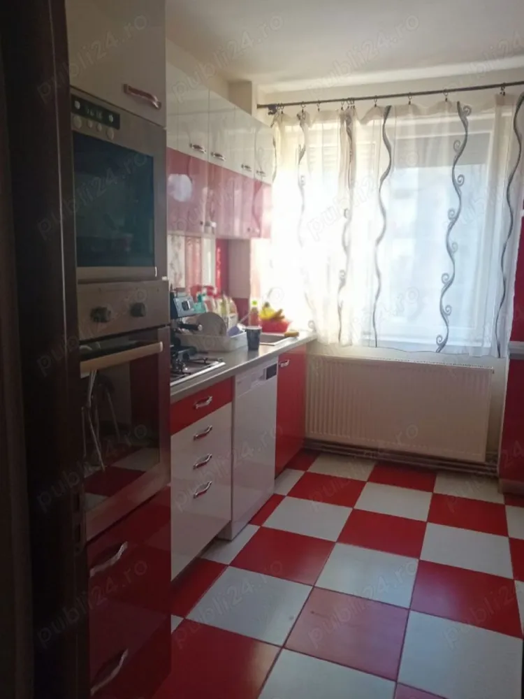 Ag BRASADAS vinde apt. 3 cam etaj 2 Neajlov. - Agenția BRASADAS vinde apartament cu 3 camere din caramida semidecomandat. apartamentul este situat pe strada neajlov etaj 2,scara inchisa cu interfon si curata Suprafata apartamentului 92mp:3camere,bucatarie mare,2l holuri,1baie,1balcon mare cu şpaiț. Apartamentul a fost renovat in totalitate in anul 2020 inclusiv instalatie de curent,apa,gaz,centrala noua,geamuri termopane,usa de siguranta. Apartamentul se vinde semi mobilat hol,bucatarie:cuptor,plita,microunde incorporata. Apartamentul se afla in apropiere de piata,scoala gradinita,nepi mall,parcare rezercata. www.brasadas.com.