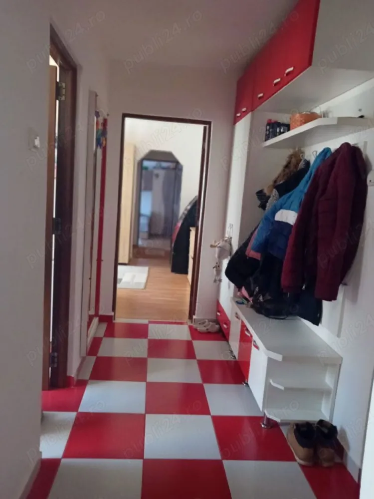 Ag BRASADAS vinde apt. 3 cam etaj 2 Neajlov. - Agenția BRASADAS vinde apartament cu 3 camere din caramida semidecomandat. apartamentul este situat pe strada neajlov etaj 2,scara inchisa cu interfon si curata Suprafata apartamentului 92mp:3camere,bucatarie mare,2l holuri,1baie,1balcon mare cu şpaiț. Apartamentul a fost renovat in totalitate in anul 2020 inclusiv instalatie de curent,apa,gaz,centrala noua,geamuri termopane,usa de siguranta. Apartamentul se vinde semi mobilat hol,bucatarie:cuptor,plita,microunde incorporata. Apartamentul se afla in apropiere de piata,scoala gradinita,nepi mall,parcare rezercata. www.brasadas.com.