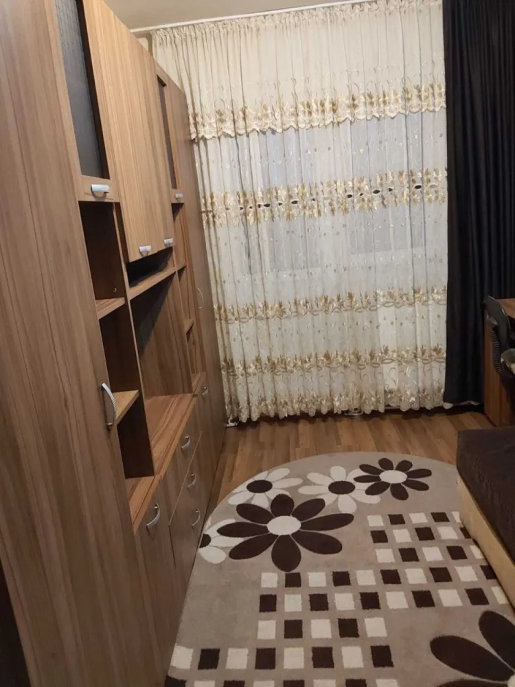 BRASADAS vinde ap 2 cam etaj 4/4 in Micro 14. - Agenția BRASADAS vinde apartament cu 2 camere, decomandat etaj 4/4 bloc din caramida 37mp . Situat în Micro 14 str Dariu Pop. Apartamentul se vinde mobilat. www.brasadas.com.