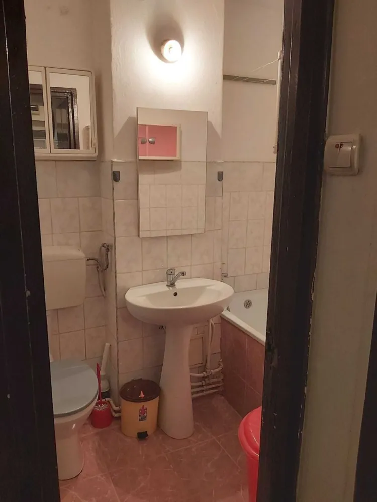 BRASADAS vinde ap 2 cam etaj 4/4 in Micro 14. - Agenția BRASADAS vinde apartament cu 2 camere, decomandat etaj 4/4 bloc din caramida 37mp . Situat în Micro 14 str Dariu Pop. Apartamentul se vinde mobilat. www.brasadas.com.