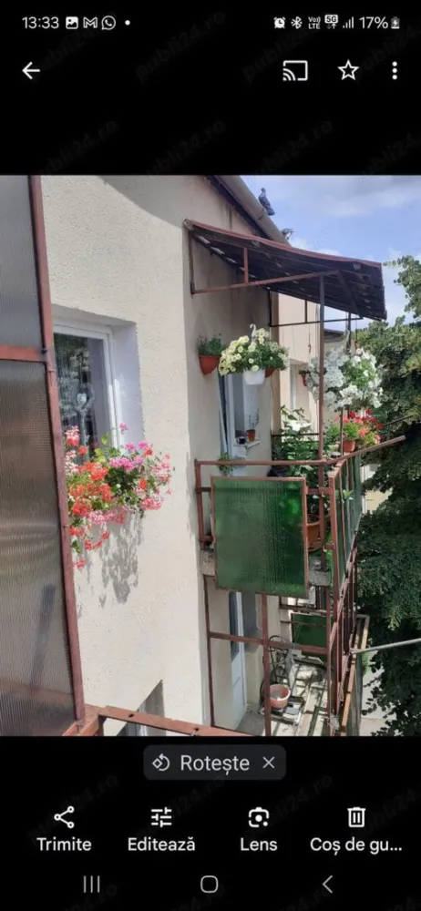 Vînd Apartament 2 cam. - Vînd Apartament 2camere decomandat din cărămidă în Micro 17 lingă Piață pe Jocului U J 8 etj 4 ,Apartamentul este pe mijloc.Are Acoperiș ,Beci întreținut cu rafturi, uscat , cu ușă din metal ,Apartamentul este pus la punct ,începând de la Instalație electrică până la pereți refăcuți din nou, adică bătut toată tencuiala până la cărămidă. Gresiat faianțat .Microcentrala, balcoane la bucătărie, care este închis, iar la camera mare doar acoperit. Geamuri Termopan, la balcoane cu sticlă până jos .