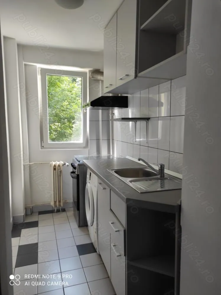Inchiriere apartament 2 camere Teiul Doamnei - Particular, ofer spre inchiriere apartament 2 camere, decomandat, etaj 2 10, 42mp., foarte aproape de Facultatea de Constructii, 3 min de statia de autobuz 182. Apartamentul este full mobilat si utilat (masina spalat, frigider, aragaz, aer conditionat). Blocul este reabilitat, are repartitoare. Disponibil imediat. Tel: