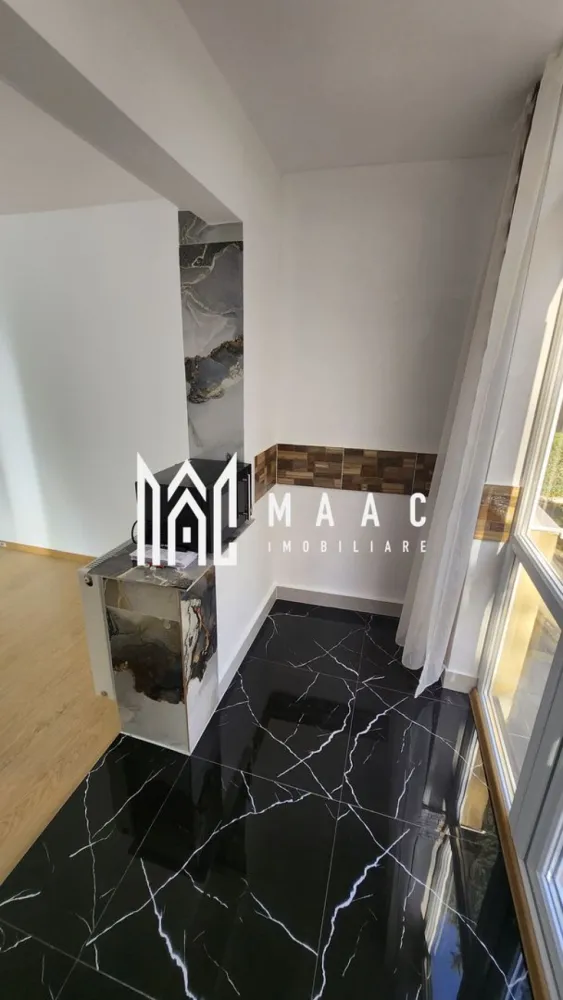 Spatiu Comercial Ostroveni | 2 camere | 42MP - Spatiu Comercial, 2 camere – zona ostroveni, Râmnicu Vâlcea MAAC Imobiliare vă propune spre vânzare un apartament cu 2 camere modificat in spatiu comercial si intrare stradala, situat într-o zona Ostroveni. Proprietatea are o suprafață totala de 42 MP. Este o alegere ideală pentru investiție, fiind disponibil imediat pentru vanzare si este pretabil pentru inchiriere sau activitati comerciale. Apartamentul a fost renovat integral si se prezinta intocmai ca in fotografii 📞 Pentru mai multe detalii și programarea unei vizionări, contactați echipa MAAC Imobiliare Râmnicu Vâlcea. id- CP2780587 }}