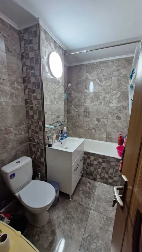 Vând apartament 3 camare