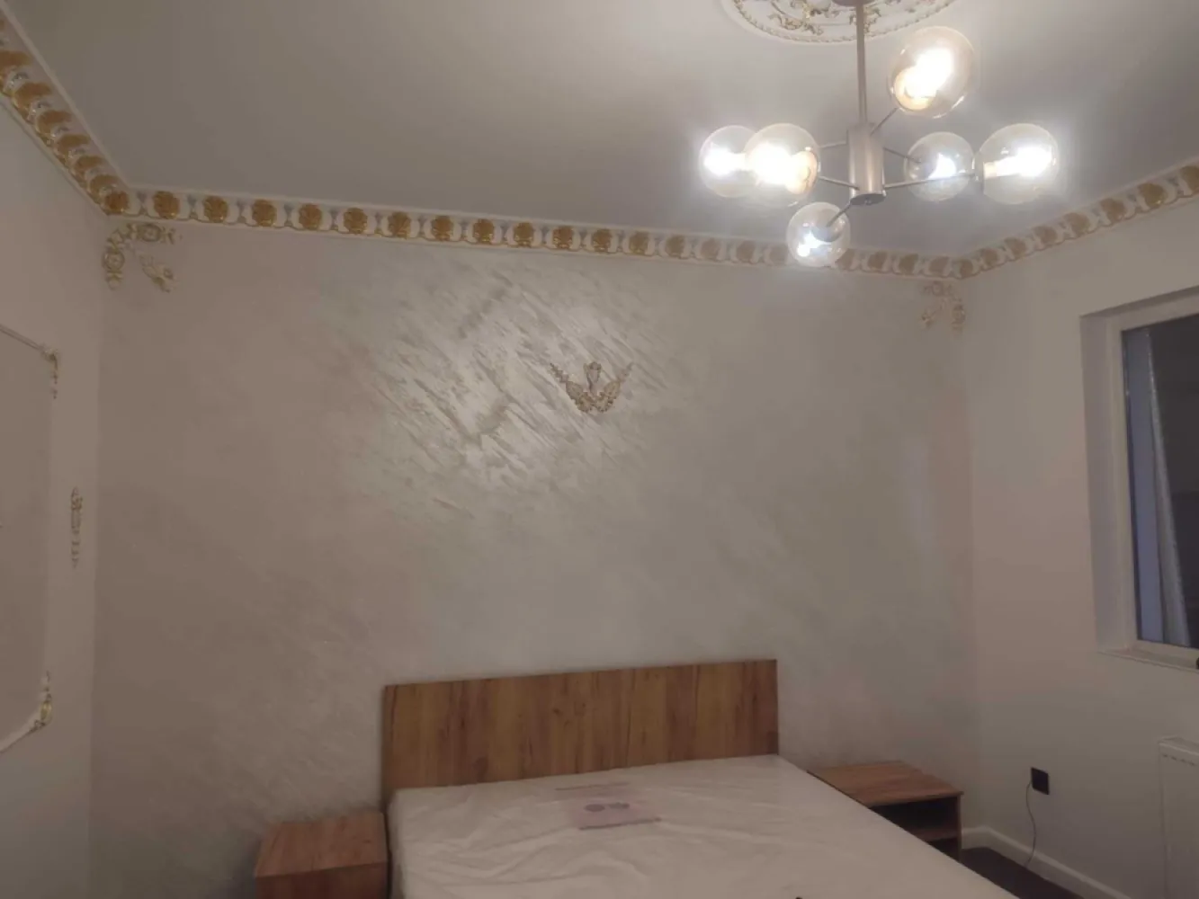 Garsoniera vând sau schimb cu spatiu comercial sau variante - Vând garsonieră sau schimb cu spatiu comercial tel sau WhatsApp 07******69 aștept variante adresa imobilul este șoseaua salaji 296