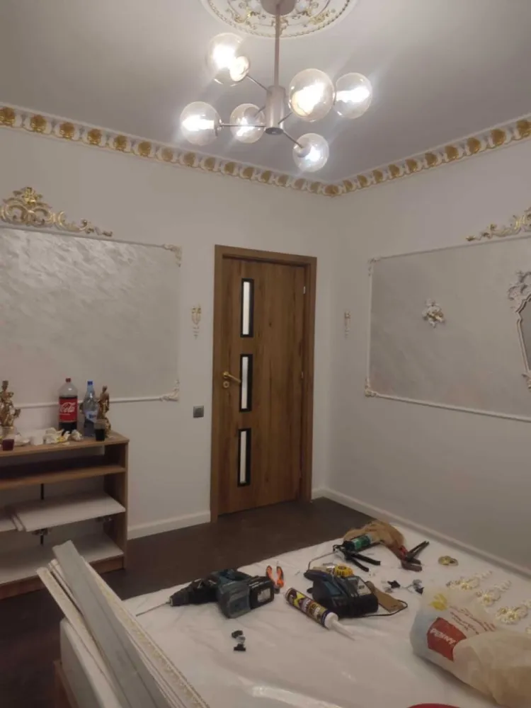 Garsoniera vând sau schimb cu spatiu comercial sau variante - Vând garsonieră sau schimb cu spatiu comercial tel sau WhatsApp 07******69 aștept variante adresa imobilul este șoseaua salaji 296
