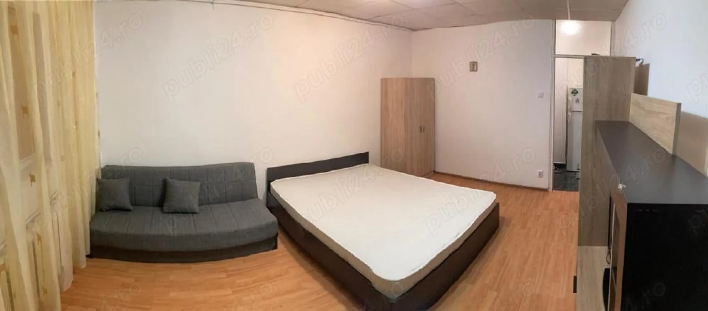 Garsoniera Doamna Ghica - PROPRIETAR vând garsonieră in zona Doamna Ghica, confort 1, decomandata, 33 mp, etaj 10, terasa ok, cu etaj tehnic deasupra (baie și camera). Garsoniera este proaspăt igienizata, mobilata recent, se vinde cu tot ce este in poze, mobilier, frigider, mașină de spălat, aragaz. La baie exista boiler pt situații neprevăzute. Garsoniera este situata pe mijloc, iar tavanul in camera este refăcut cu vata de sticla și placat cu polistiren expandat. Blocul are lift modern, este monitorizat video și intra acum in procesul de reabilitare. Este construit in 1980, nu are risc seismic sau urgenta, așa ca se poate vinde cu orice tip de credit. Este ideala pt locuit, dar și pt investiție, se închiriază cu 300 euro luna.