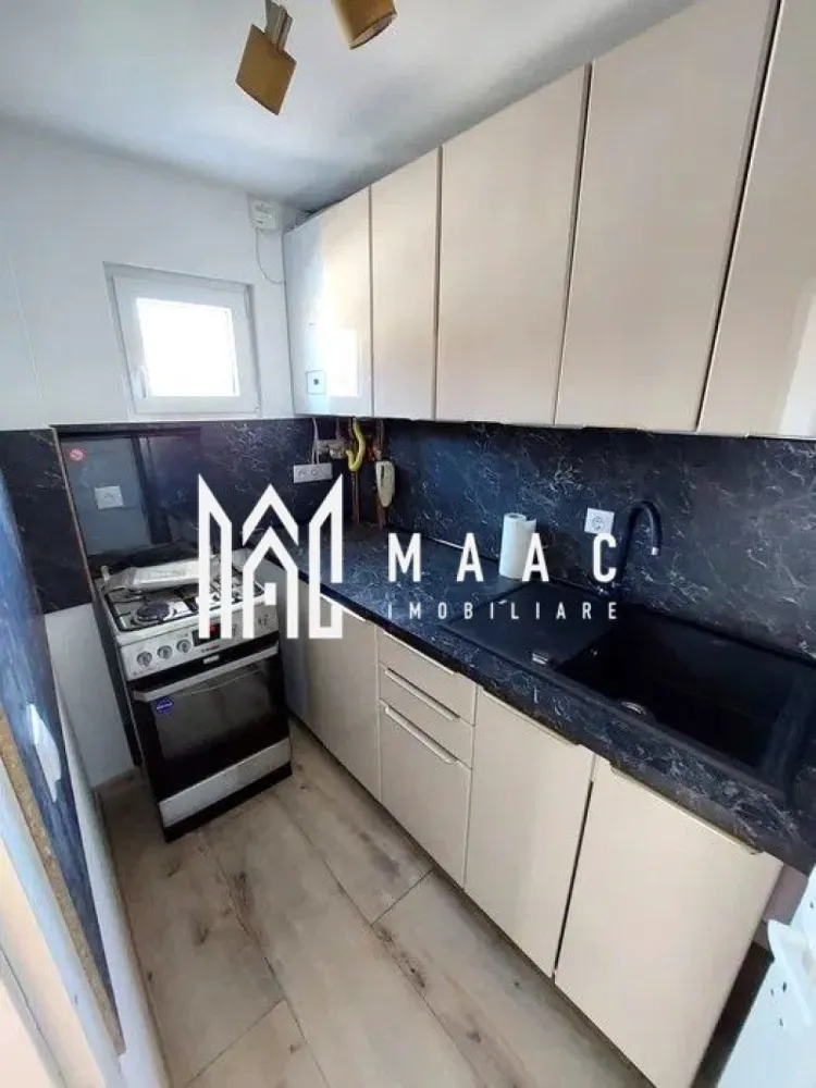 Apartament la casa 4 camere | Decomandat | Valea Aurie - MAAC Imobiliare vă propune spre vânzare un apartament cu 4 camere, decomandat, la etajul 1 al unui imobil situat în Valea Aurie. Locuinta are o suprafata utila de 92 mp si este compartimentata astfel: Lliving cu spatiu pentru luat masa, Bucatarie inchisa, 3 dormitoare, 2 bai ( baia principala are cada si o baie de serviciu cu geam de aerisire). Apartamentul se vinde complet mobilat si utilat cu: aragaz cu cuptor, frigider, masina de salat rufe , TV. Se poate achizitiona boxa la demisolul imobilului. In apropiere, ca si puncte de interes: scoli, magazine ( Profi, Mega Image), statii pentru transportul in comun, parc, Inspectoratul de Jandarmi, la aproximativ 1 km de Zoo. Pentru mai multe detalii precizati telefonic ca ati vazut anuntul cu ID: CP2780360 }}