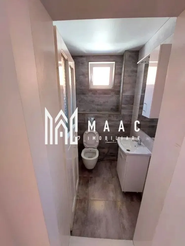 Apartament la casa 4 camere | Decomandat | Valea Aurie - MAAC Imobiliare vă propune spre vânzare un apartament cu 4 camere, decomandat, la etajul 1 al unui imobil situat în Valea Aurie. Locuinta are o suprafata utila de 92 mp si este compartimentata astfel: Lliving cu spatiu pentru luat masa, Bucatarie inchisa, 3 dormitoare, 2 bai ( baia principala are cada si o baie de serviciu cu geam de aerisire). Apartamentul se vinde complet mobilat si utilat cu: aragaz cu cuptor, frigider, masina de salat rufe , TV. Se poate achizitiona boxa la demisolul imobilului. In apropiere, ca si puncte de interes: scoli, magazine ( Profi, Mega Image), statii pentru transportul in comun, parc, Inspectoratul de Jandarmi, la aproximativ 1 km de Zoo. Pentru mai multe detalii precizati telefonic ca ati vazut anuntul cu ID: CP2780360 }}