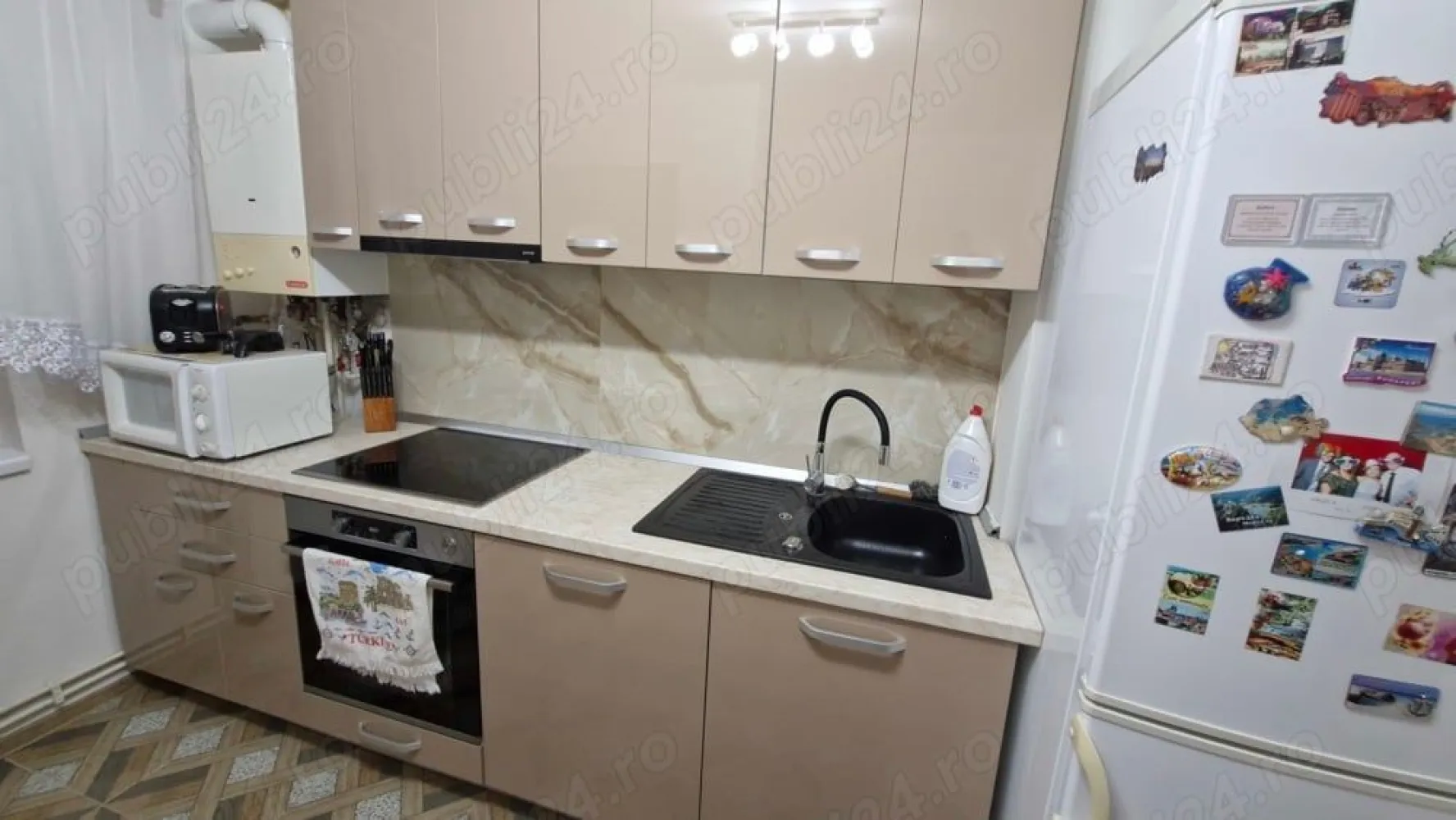 Vând apartament - Vând apartament cu 3 camere (decomandat) suprafața 95mp în cartierul Micro 16, etajul 4, cu acoperiş, 2 balcoane închise, 2 baie, bucătărie. Instalația electrică schimbată, aer conditionat, centrală pe gaz, geamuri termopane şi loc de parcare rezervat. Apartamentul se află pe Strada Crizantemei vizavi cu Liceul George Emil Palade. Prețul este de 80.000 euro Contact