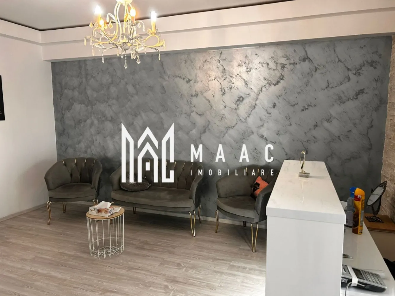 Apartament 4 Camere I Terasă 10.5 mp I Bloc nou I Ramnicu Valcea - Apartament 4 camere în bloc nou – spațiu generos și vedere deosebită în Râmnicu Vâlcea MAAC Imobiliare vă propune spre vânzare un apartament cu adevărat special, situat într-un bloc nou, la etajul 14 din 15, perfect pentru cei care caută confort, lumină naturală și priveliști impresionante. Ce îți oferă acest apartament? 66 mp utili, cu un concept inteligent: living și bucătărie open space de 30 mp, ideal pentru momente relaxante sau întâlniri cu cei dragi. 3 dormitoare spațioase (13, 12 și 7 mp), potrivite pentru odihnă și intimitate. Baie modernă Terasă de 10,5 mp, unde te poți bucura de aer curat și panorame superbe asupra orașului și râului Olt. Apartamentul este renovat, cu bucătărie delimitată și dotat cu aer condiționat pentru un plus de confort. De ce să alegi această proprietate? Bloc construit în 2015, cu spații comune moderne și bine întreținute. Două lifturi rapide pentru acces facil, chiar și în orele aglomerate. Locație excelentă, aproape de magazine, școli și mijloace de transport, cu acces rapid în toate zonele orașului. Aceasta este șansa ta să locuiești într-un apartament modern, într-o zonă dinamică, cu toate facilitățile la îndemână. Pentru detalii suplimentare, consultanță sau programarea unei vizionări, va rugăm să ne contactati specificand ID: CP2779924. }}