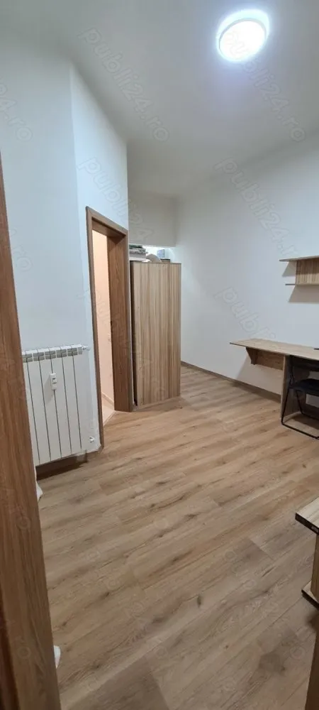 Ofer spre închiriere garsoniera dublă 40mp Universitate - Ofer spre închiriere o garsoniera dublă, recent renovată, mobilată și utilată. Prima închiriere după renovarea integrala. Locație: -zona centrală, la 500 m (7 min mers pe jos) de stația de metrou "Universitate" Suprafață: -40 mp Alte specificații: -situată la etajul 2 din 8, bloc consolidat; - 2 balcoane tip lojă; -încălzirea și apa caldă sunt asigurate de centrala termica a blocului; -aer condiționat recent igienizat; -instalatie electrica schimbată; -instalație sanitară schimbată și obiecte sanitare noi; -electrocasnice noi. *nu se accepta animale de companie; *nu se accepta fumatul in interior, doar pe balcon. Garsoniera este situata pe Bulevardul Nicolae Bălcescu si are in apropiere diverse magazine: Mega Image,(Shop&Go, Non Stop), farmacia Academiei, restaurante cofetării, stații STB, metrou Universitate.