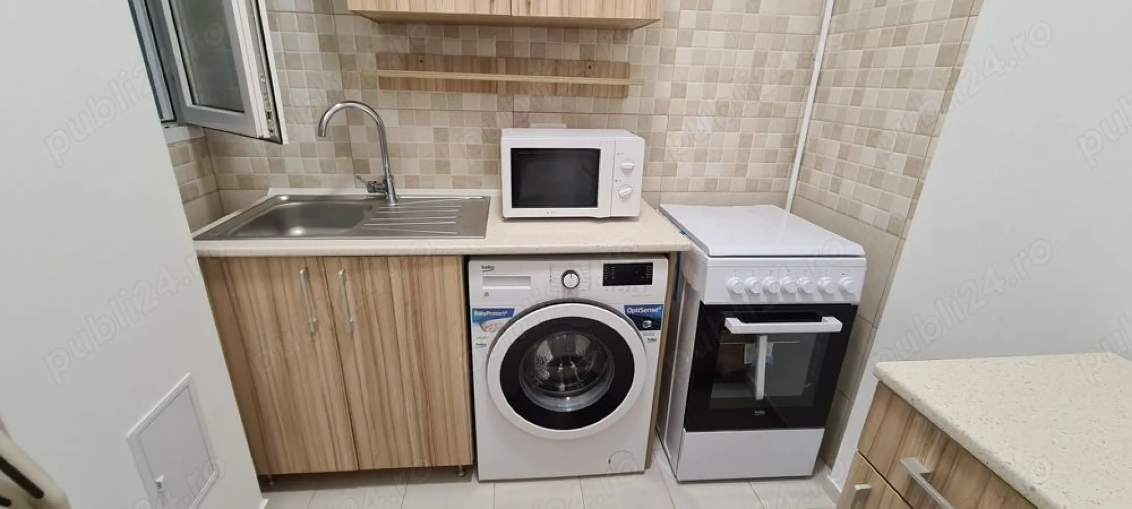 Ofer spre închiriere garsoniera dublă 40mp Universitate - Ofer spre închiriere o garsoniera dublă, recent renovată, mobilată și utilată. Prima închiriere după renovarea integrala. Locație: -zona centrală, la 500 m (7 min mers pe jos) de stația de metrou "Universitate" Suprafață: -40 mp Alte specificații: -situată la etajul 2 din 8, bloc consolidat; - 2 balcoane tip lojă; -încălzirea și apa caldă sunt asigurate de centrala termica a blocului; -aer condiționat recent igienizat; -instalatie electrica schimbată; -instalație sanitară schimbată și obiecte sanitare noi; -electrocasnice noi. *nu se accepta animale de companie; *nu se accepta fumatul in interior, doar pe balcon. Garsoniera este situata pe Bulevardul Nicolae Bălcescu si are in apropiere diverse magazine: Mega Image,(Shop&Go, Non Stop), farmacia Academiei, restaurante cofetării, stații STB, metrou Universitate.