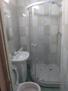 Ag BRASADAS vinde gars OSTROVULUI 27mp etajul 4/4.