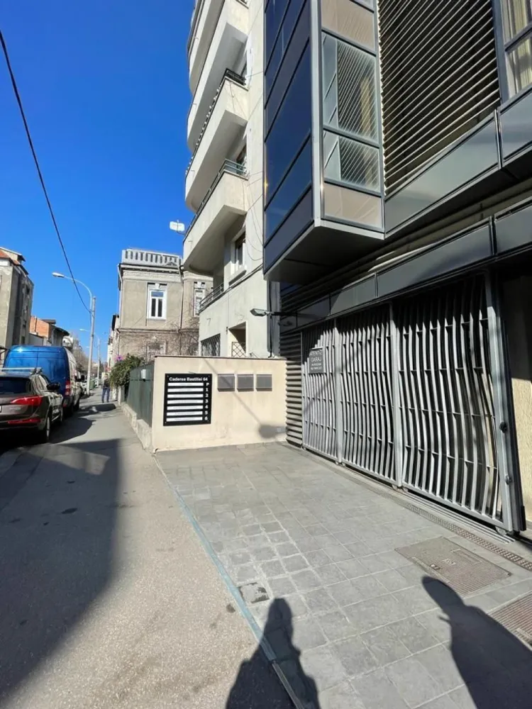 Ag BRASADAS închiriază BIROU 171mp Et 6 si 7 zona ROMANA.