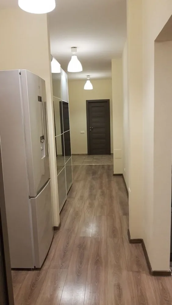 Apartament 3 camere / 152 mp / Pallady / Terasa / 2 Parcari subterane - Agenția BRASADAS vinde : *Apartament 3 camere cu terasa și 2 parcări subterane incluse în preț. Zona Pallady / ALEEA MIZIL / Metrou 1 Decembrie 1918 (aprox 13 min pe jos) sau Nicolae Teclu (aprox 15 min pe jos). *2 locuri la parcarea subterană INCLUSE in preț / închise cu ușă de garaj automată. *Bloc din 2017, bloc de 3 etaje, apartamentul este situat la etajul 3 , suprafață totală 152,20 mp. *Suprafață utila 74,71 mp + terasa 67,42 mp + balcon 10,07 mp . *Bloc fără lift *Terasa cu ieșire din living *Balcon cu ieșire din dormitor *Living cu bucătărie open space 22.91 mp , Dormitor 15.03 mp , Dormitor 13.66 mp , Baie 5.39 mp , Baie 3.17 mp, Hol 14.55 mp. *Se vinde mobilat și utilat ( dar și fără acestea , în funcție de alegerea cumpăratorului). *Pereții sunt din cărămidă ( NU rigips ). *Creșe, grădinițe, școli, piață, farmacii, super-marketuri în apropiere.