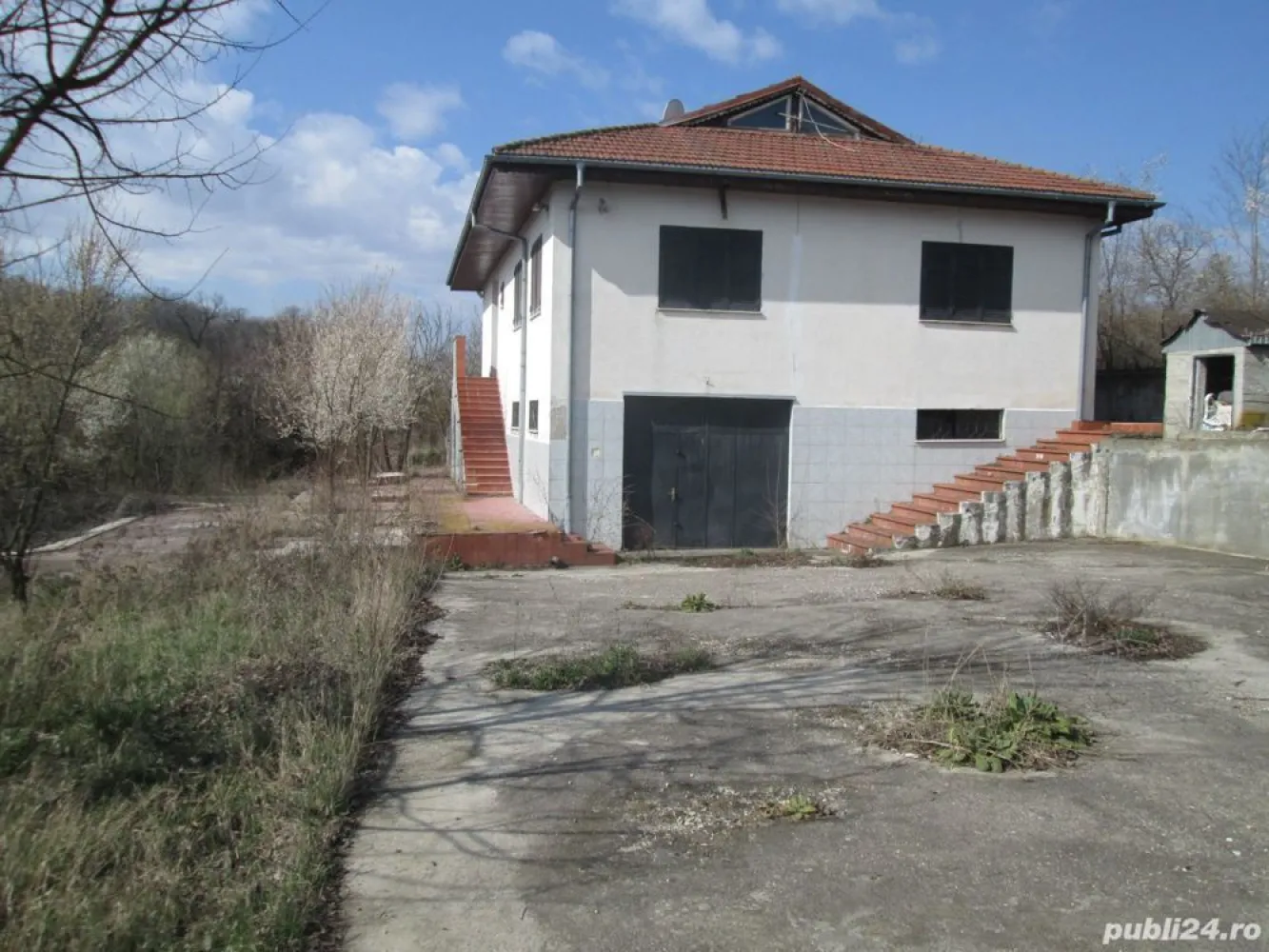 Vand Vila si teren cu deschidere la lac (5128mp)