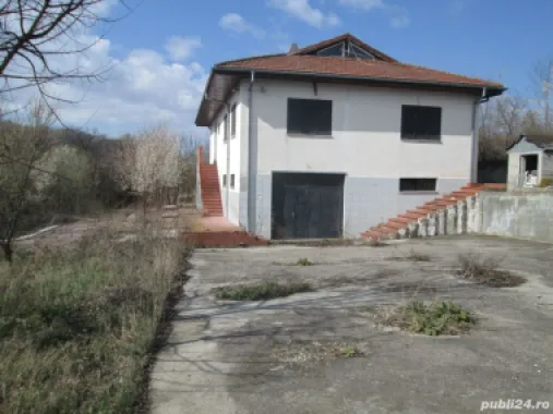Vand Vila si teren cu deschidere la lac (5128mp)