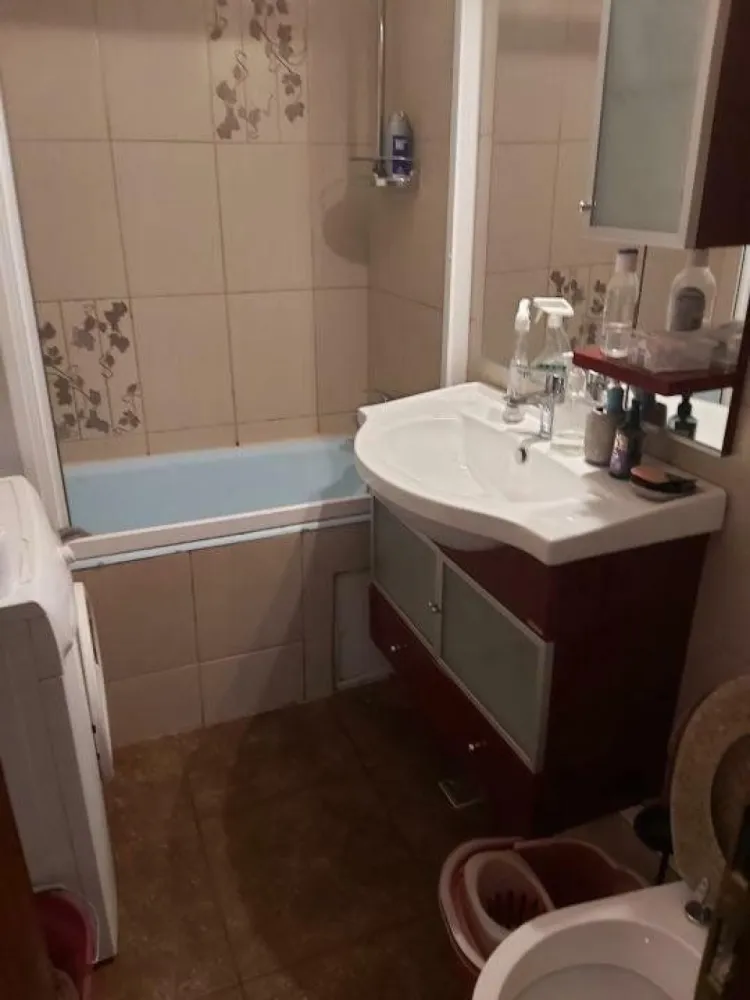 Inchiriere apartament 2 camere Unirii - Inchiriez apartament, zona Unirii, Natiunile Unite, et6/6, mobilat si utilat, aer conditionat. Detalii la tel..Pret negociabil.