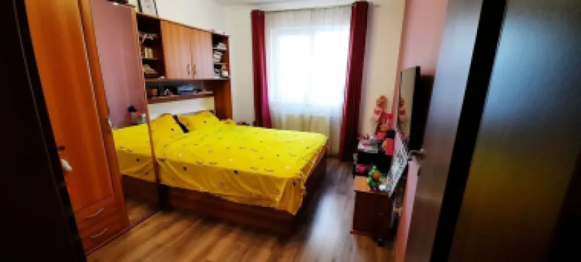 Vand apartament cu 2 camere NU GARSONIERA dubla si loc de parcare