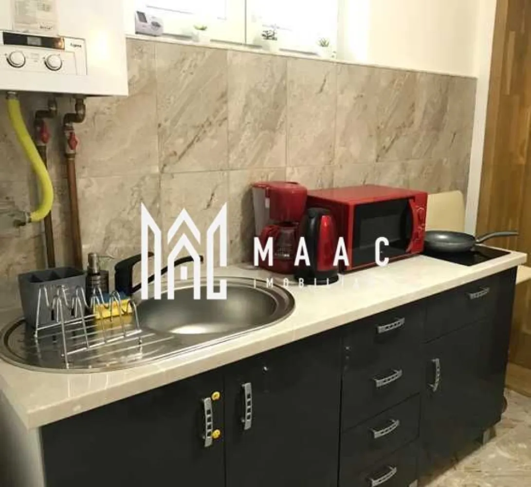 Apartament 4 Camere | 80 Mp | Parcul Sub Arini - MAAC Imobiliare vă propune spre închiriere un apartament modern, generos ca suprafață și excelent compartimentat, conceput pentru un nivel ridicat de confort și intimitate. Cu o suprafață utilă de 80 mp, apartamentul este situat la etajul 1 al unui imobil bine întreținut și se remarcă printr-o compartimentare practică și funcțională. Caracteristici ale proprietății: 3 dormitoare spațioase, fiecare beneficiind de baie proprie, oferind un grad ridicat de intimitate; bucătărie cu living open-space, ideală pentru activitățile zilnice și momentele de relaxare; un dormitor cu terasă, iar un al doilea dormitor cu balcon, elemente ce aduc lumină naturală și un plus de confort; spații bine proporționate, cu un design modern și finisaje atent alese. Apartamentul este amplasat într-o zonă liniștită, cu vecinătate selectă, fiind ideal pentru o familie sau pentru persoane care își doresc un spațiu elegant, funcțional și bine organizat. Condiții de închiriere: se percepe garanție în cuantumul unei luni de chirie; disponibilitate: imediată. Pentru informații suplimentare sau pentru a programa o vizionare privată, vă rugăm să contactați echipa MAAC Imobiliare, menționând ID: CP2779828 }}