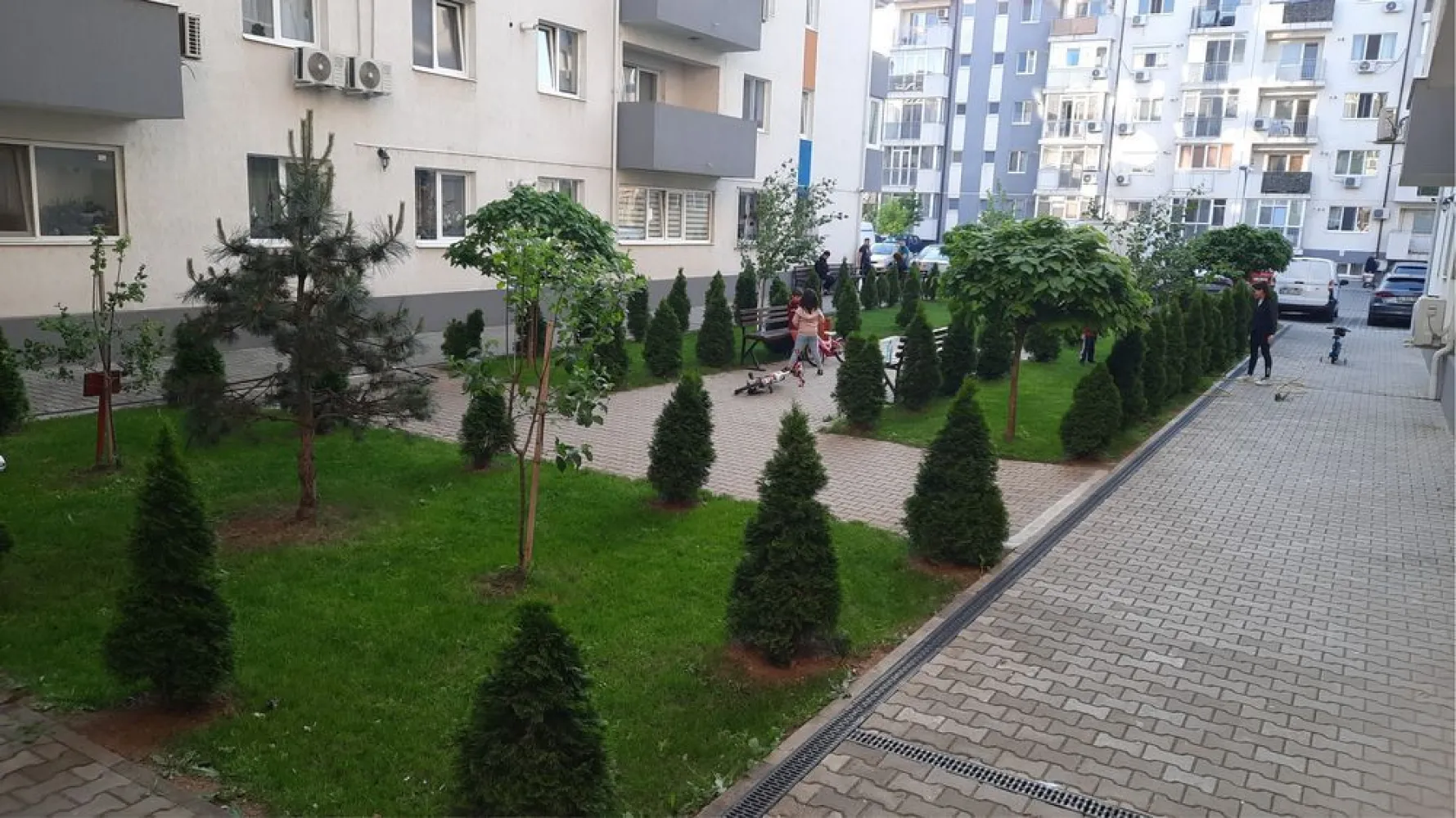 Vand apartament cu 2 camere NU GARSONIERA dubla si loc de parcare