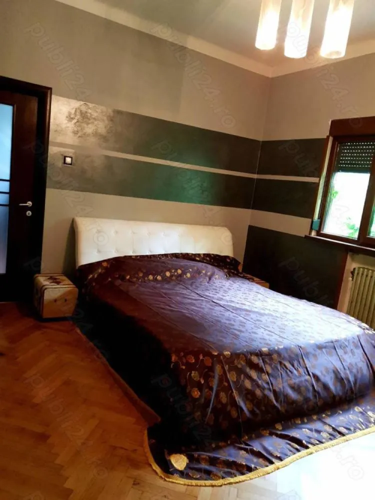 Apartament ultracentral Armeneasca 4camere 97mii - Apartament de lux ultracentral (Moșilor Vechi) zona Biserica Armeneasca (Str. Pictor Luchian nr.3) Etaj 1 din 5, la 10minute de mers pe jos de centrul vechi, 4 camere (living, birou, dormitor matrimonial cu baie proprie, camera dubla copii, baie de serviciu, bucătărie monderna izolata, balcon imens închis cu termopan, boxa subsol, lift, vedere exterioara din 3 unghiuri, foarte luminat, încălzire centrala proprie, parchet antic recondiționat, izolației intern, calorifere mari din fonta recondiționate, instalație sanitară nouă, termopan și tâmplărie lemn natur, rulouri exterioare aluminiu wenghe, cada hidromasaj, cabina dus, bucătărie utilată și mobilată, parcare proprie. Se vinde de urgență deoarece ne mutăm in provincie. Super preț 97mii euro negociabil .tel