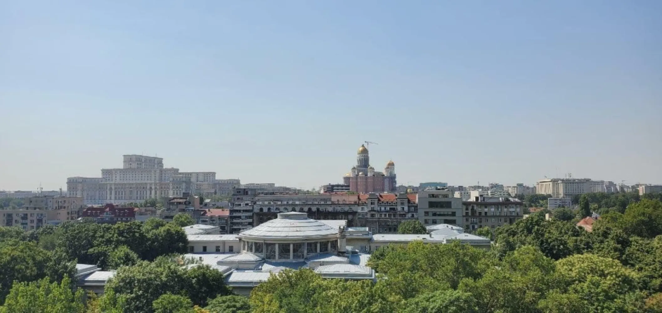 Penthouse lux ultracentral etaj 7 Opera Cotroceni - Penthouse 300 mp plus terasa deasupra de 200 mp cu vederi spectaculoase asupra Bucurestiului. Spatiul este necompartimentat si poate fi amenajat la cerere.