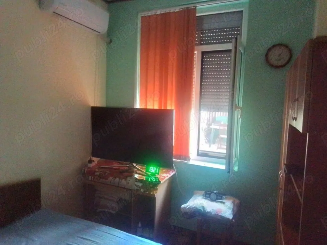 vânzări imobiliare casa - Proprietar vând parter de vila în curte comună zona Piața Alba Iulia Uniri adiacent vila are p+1suprafata de 90mp utila +cota aferenta teren sub casa pivniță + curte .toate documentele necesare și fără datorii la zi imobilul este în strada Popa nan colaborez și cu agenții imobiliare doresc seriozitate maxima.