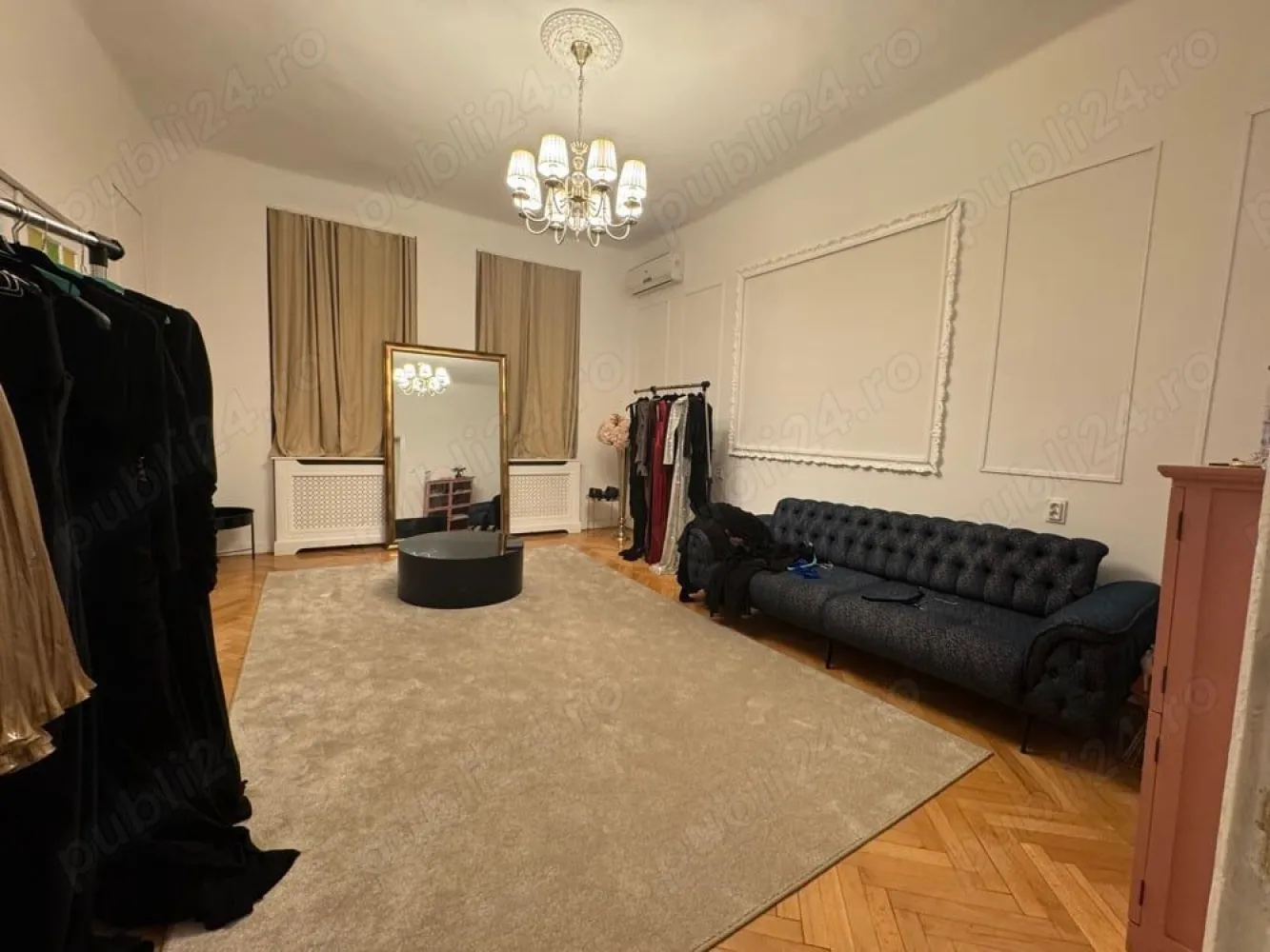 Apartament în Vila Unirii - Se închiriază apartament în vila 4 camere ,1 baie,1 bucătărie,1 hol,scara interioară privată în zona Unirii cu ieșire la tribunal .140m. A fost renovată recent fiecare cameră dispune de aer condiționat ,încălzirea centrala pe gaz nouă , interfon cu cameră sistem de camere supraveghere. Ideală studio foto ,show-room ,birou sau cabinet ! Casa a fost reabilitată și renovată nu deține bulină roșie