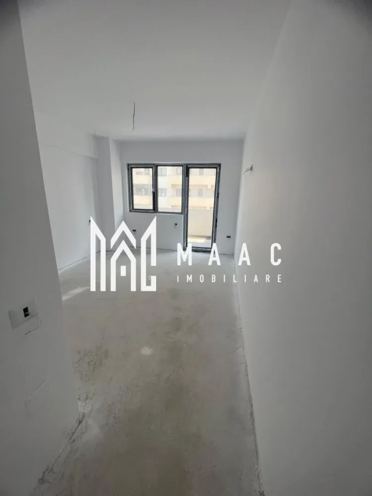 Apartament 3 camere | Dem Radulescu | etaj 3 - Se vand 2 apartamente cu 3 camere situate pe Bulevardul Dem Rădulescu la etajele 3 și 5 având suprafeța totala de 120 mp și utila de 90 mp, fiind compartimentat astfel: - living cu bucătărie open space - 2 dormitoare - 2 grupuri sanitare ( unul este in dormitorul matrimonial ) - 1 balcon de 13 mp - 1 terasa de 20 mp - incalzire in pardoseala Dispune de loc de parcare exterior. Apartamentul se preda finisat la cheie, cumpărătorul având posibilitatea de a alege gresia, pachetul, ușile după bunul plac. Termen de finalizare Decembrie 2025. id - CP2779733 }}