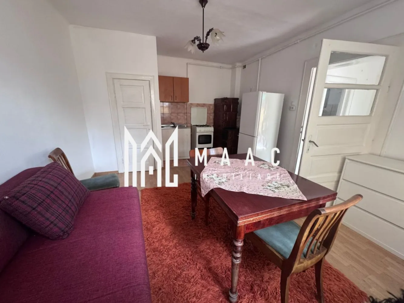 Casa individuala | 4 camere | 2 corpuri | zona Turnisor - Maac Imobiliare va prezinta spre vanzare o casa individuala alcatuita din 2 corpuri de cladire, situata in zona Turnisor. Corpul1 este alcatuit din 2 camere, bucatarie, baie. Exista 2 cai de acces si incalzirea se face prin centrala si calorifere. Celalalt corp detine 2 camere, baie, modulul de bucatarie fiind prezent in living. Incaperile sunt decomandate iar incalzirea se face prin centrala si calorifere. In spatele acestor cladiri se afla zona de anexe unde gasim: grajd, magazie, pivnita, bucatarie de vara iar in spatele acestora o gradina generoasa. Proprietatea permite accesul auto si se preteaza perfect ca rezidenta unifamiliala cat si plurifamiliala, orientarea e una favorabila, insorita, sud-est. Sunt prezente toate utilitatile: apa, gaz, curent, gazul si curenul fiind contoritzate separat, apa la comun. Acoperisul e din tigla, bine intretinut. Se poate vinde prin orice metoda de plata. Pentru mai multe detalii precizati telefonic ca ati vazut anuntul cu ID: CP2779607 }}