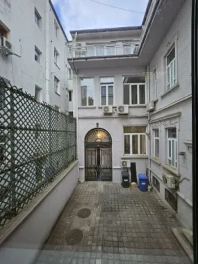 Ag BRASADAS închiriază vila cu 22 camere Piata Universitatii