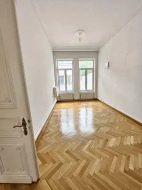 Ag BRASADAS închiriază vila cu 22 camere Piata Universitatii