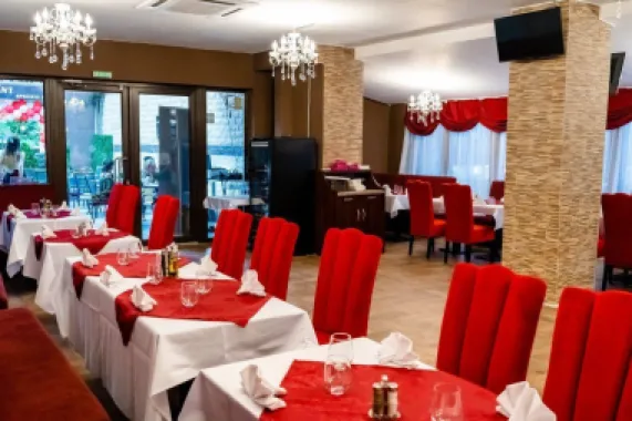 Spatiu pentru restaurant - intr-o cladire Apart-Hotel - Central + Parcare