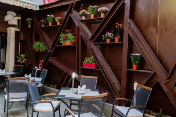 Spatiu pentru restaurant - intr-o cladire Apart-Hotel - Central + Parcare