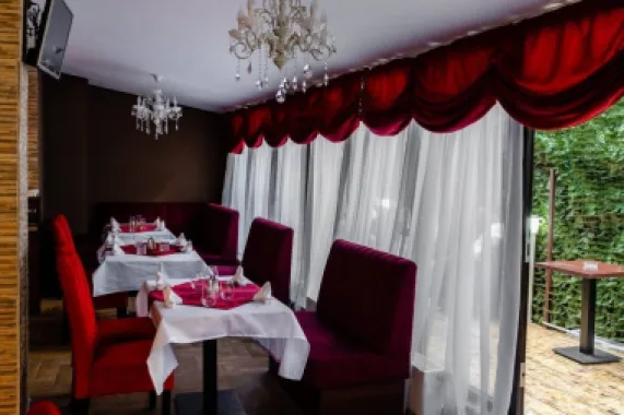 Spatiu pentru restaurant - intr-o cladire Apart-Hotel - Central + Parcare
