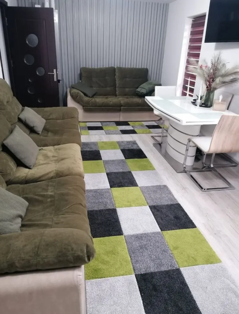 brasadas.com vinde ap 3 cam mob./utilat 70mp et 1 Miroslava. - Agenția BRASADAS vinde apartament 3 camere 70mp. et 1, decomandat, in Miroslava (la 2 statii de Market Family) dintr un ansamblu de vile finalizate in 2021. Este o zona linistita situata vizavi de Pepiniera din zona, mai exact str Ion Voda cel Viteaz o perpendiculara a DJ Iasi -Voinesti 3km de Iasi. -.Mijloc de transport autobuz 23, 105 statia fiind(langa Birou Notarial Iulia Paduraru)sau partea opusa Market Profi .. -Apartamentul se afla chiar langa Gradinita FunTastiKids(fosta Carusel) Miroslava! - Compus din: - Parter-Hol si Scara proprie -Etaj Hol ,baie,dormitor matrimonial,dormitor secundar ,living open space(lsufragerie si bucatarie,), terasa(balcon) -Zona depozitare la mansarda de 70mp(ce se poate face locuibila ). -Apartamentul este locuit de 3anI ,se vinde complet mobilat, utilat cu instalatie profesionala de filtrare a apei . .Pentru mai multe oferte accesați www.brasadas.com.