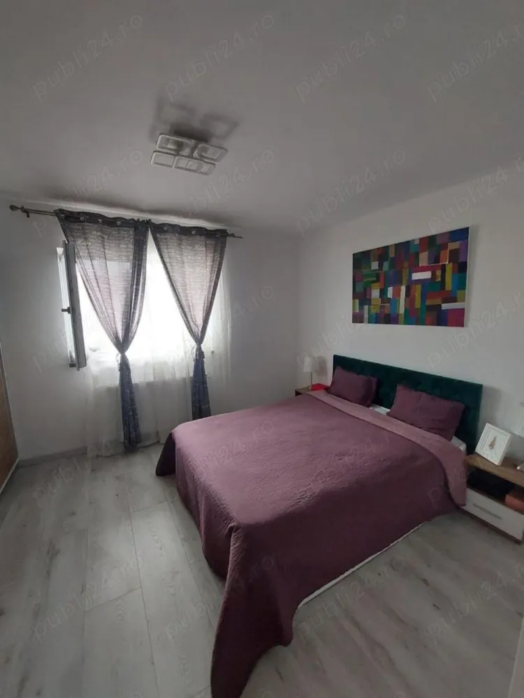 Apartament cu 2 camere in Bragadiru zona Prelungirea Ghencea - Apartament spatios cu 2 camere in Bragadiru zona Prelungirea Ghencea. Suprafața utila de 61,8 mp, iar suprafata totala de 68,5 mp. Etajul 1 din 4, blocul este finalizat în 2021, foarte bine izolat fonic, structura blocului este facuta din caramida si beton. Se vinde complet mobilat! O parte din mobilier este achizitionat recent. Incalzirea apartamentului este realizata prin calorifere cu ajutorului centralei termice. Apartamentul este racordat la toate utilitățile. Vecinătăți: Mega Image, grădinițe, saloane, restaurante, spălătorii, service auto etc. Blocul face parte dintr un complex dotat cu bariere și camere de supraveghere care este situat pe strada Cireșar din Bragadiru. Se acceptă CREDIT IPOTECAR PRIMA CASĂ CASH NEGOCIABIL ȘI MUTAREA IN NOUL TAU APARTAMENT SE POATE REALIZA IMEDIAT. Numere de contact: