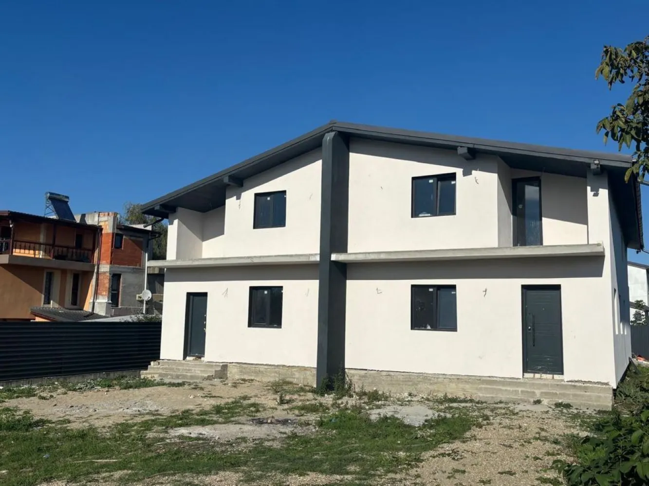 Duplex Dr.Daraban Samurcași 380MP - Duplex 380Mp 5Camere 2 Bai Bucatarie inchisa Debara Terasa 20MP Pentru mai multe detalii si poze la numarul de telefon