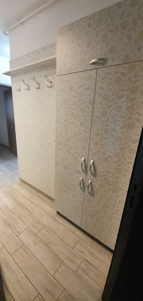 Inchiriez apartament 2 cam rotar park iuliu maniu metrou pacii - Inchiriez apartament 2 camere rotar park iuliu maniu,langa metrou pacii ,primul bloc de langa parc,parter inalt vedere in interiorul complexului ,spre parc adica.Nu accept animale de companie,se inchiriaza cu contract anaf.Apartamentul are ac si centrala proprie. Colaborez si cu agentii,dar nu ofer COMISION LIBER INCEPAND DE AZI PRET USOR NEGOCIABIL