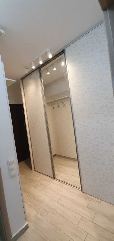 Inchiriez apartament 2 cam rotar park iuliu maniu metrou pacii - Inchiriez apartament 2 camere rotar park iuliu maniu,langa metrou pacii ,primul bloc de langa parc,parter inalt vedere in interiorul complexului ,spre parc adica.Nu accept animale de companie,se inchiriaza cu contract anaf.Apartamentul are ac si centrala proprie. Colaborez si cu agentii,dar nu ofer COMISION LIBER INCEPAND DE AZI PRET USOR NEGOCIABIL