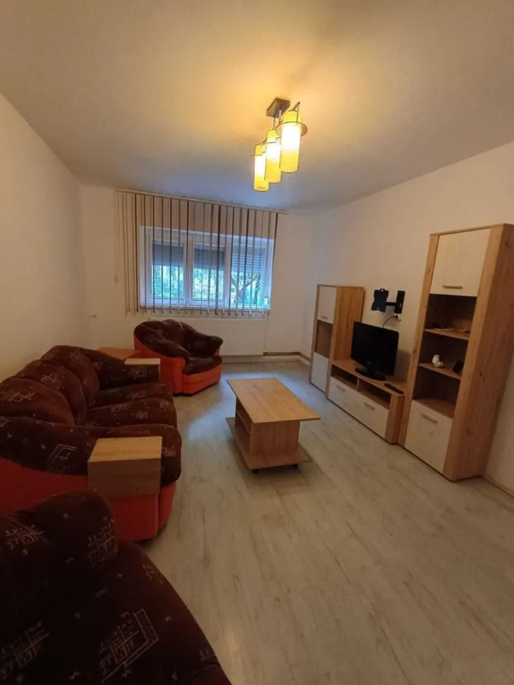 Inchiriez apartament 2 camere Rahova - Proprietar, închiriez apartament cu 2 camere în Sector 5 - Zona Rahova - Sebastian - Peco Sălaj. Apartamentul este decomandat, în suprafată de 48 mp utili, parter/4. Blocul este reabilitat termic în 2024. Apartamentul este mobilat si utilat (centrala termica, masina de spalat rufe, aragaz, frigider, hota, televizor).
