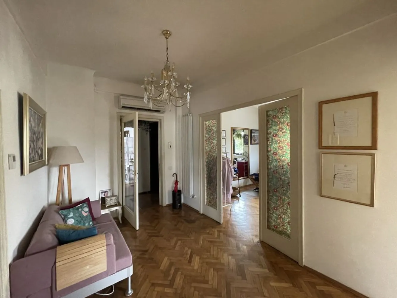 Proprietar - Dorobanti - Spatiu comercial-birouri - Av. Radu Beller 4 - Spatiu cu destinație comercială sau de birouri, având vedere pe Lt. Av. Radu Beller - Putul lui Zamfir, Piața Dorobanți, situat in cea mai comercială zona din Dorobanți - Floreasca. Spatiul dispune de 2 grupuri sanitare, are centrala încălzire Viessman, aer condiționat Daikin. Spatii din proximitate: High Heels, Nuba Caffe,Coffe Map Roastery, B4, Chocolate, Ana Pan, Nick, Paul, White Horse, etc