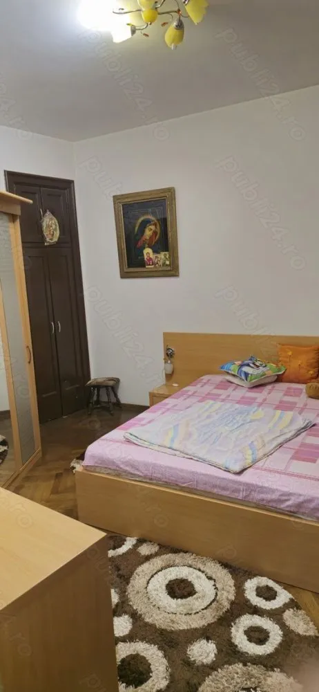 Apartament 2 camere Maria Rosetti - Apartament 2 camere decomandat zona Maria Rosetti str Logofăt Luca Stroici nr 16 A An construcție bloc 1939, fără risc seismic! Decomandat 57 m utili Etaj P 3 (parter înalt) Apartamentul deține o boxă, 3 poduri (depozitare), beneficiază de o curte interioară la comun! Îmbunătățiri: Parchet, gresie,faianță, termopan, centrală, usa metalică, etc! Apartamentul se vinde complet mobilat și utilat! NU COLABOREZ CU AGENȚII IMOBILIARE! NU OFER COMISION!!