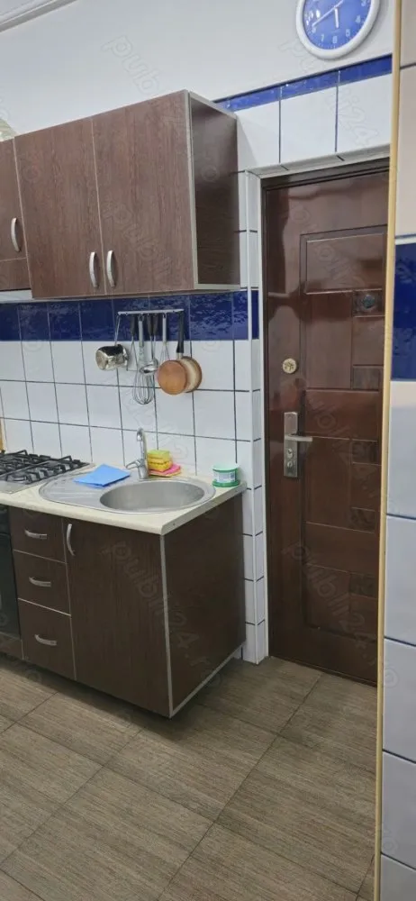 Apartament 2 camere Maria Rosetti - Apartament 2 camere decomandat zona Maria Rosetti str Logofăt Luca Stroici nr 16 A An construcție bloc 1939, fără risc seismic! Decomandat 57 m utili Etaj P 3 (parter înalt) Apartamentul deține o boxă, 3 poduri (depozitare), beneficiază de o curte interioară la comun! Îmbunătățiri: Parchet, gresie,faianță, termopan, centrală, usa metalică, etc! Apartamentul se vinde complet mobilat și utilat! NU COLABOREZ CU AGENȚII IMOBILIARE! NU OFER COMISION!!