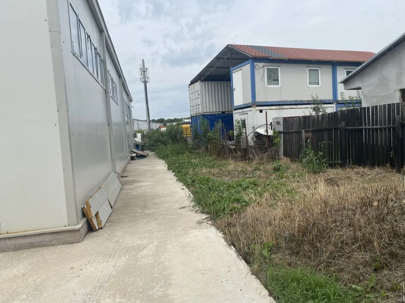 Hala de vanzare,Pantelimon
