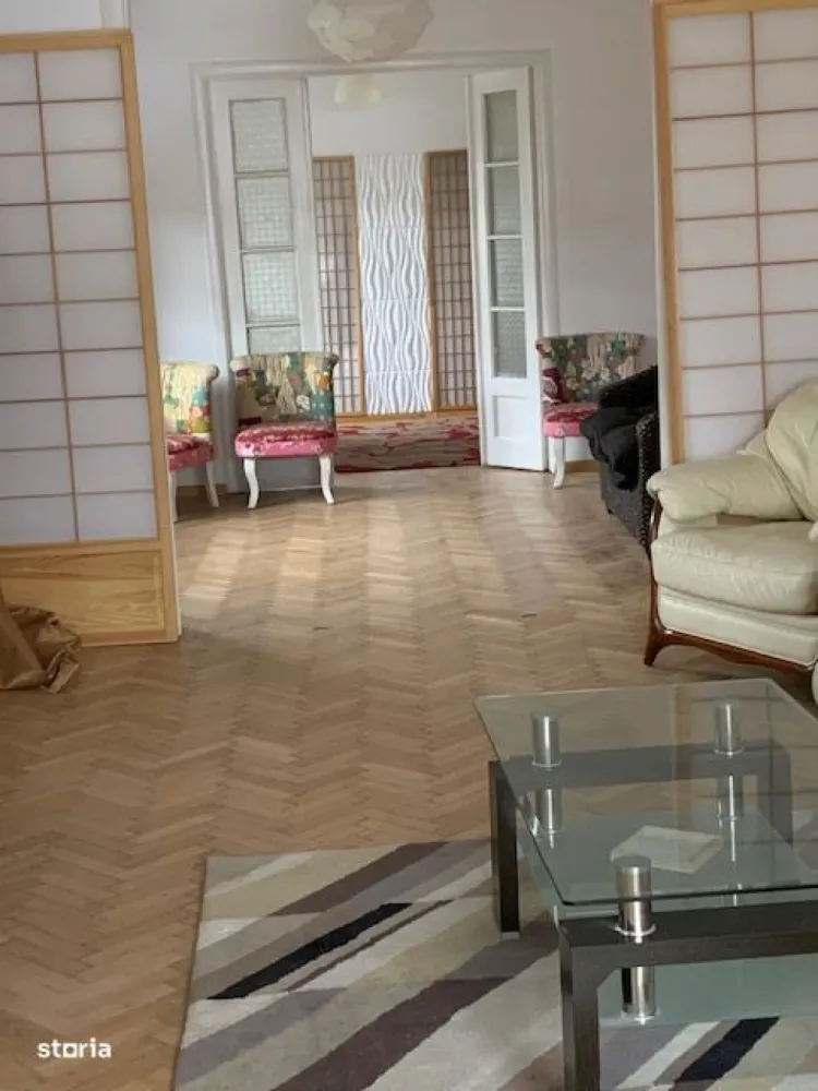 proprietar, Vand villa superba in sec 1 zona cismigiu-plevne.9 camere - proprietar Vand villa superba in zona cismigiu -plevnei. 200 mp. renovata in 2020.  casa este formata din 2 apartamente cu intrari diferite.(toata istalatia electica a fost inlocuita si canalizarea. la etajul 1 apartamentul este format din5 camere, parter 4 camere. curte individuala ( apartamentele nu se vand separat)Aditional, la etajul unu ese pusa placa daca se doreste sa s construiasaca mansarda sau etaj. in zona fiind permis 4 nivele. Suntem deschisi  si pentru firme. Ne puteti contacta la nr de tel.